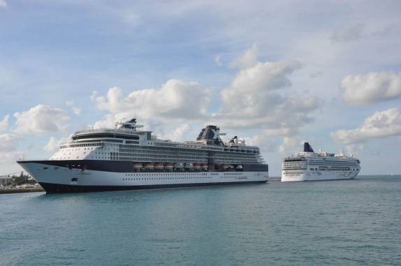 Navios-cruzeiro aportados em Dockyards, na ponta oeste de Bermuda